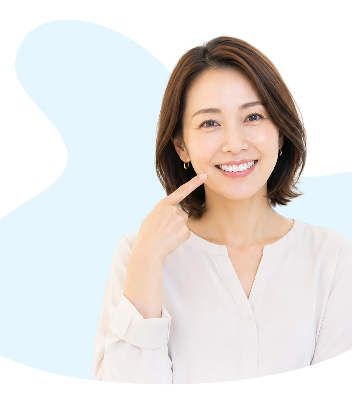 笑顔の女性 - インプラント相談